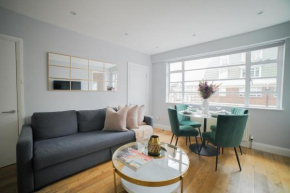 Art-deco apartment in very popular Chelsea area